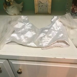 Nicely designed white blauj